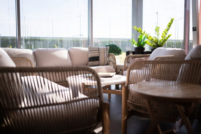 Диван деревянный плетеный трехместный