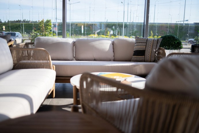 Диван деревянный плетеный трехместный