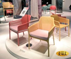 Кресло пластиковое