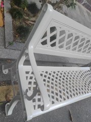 Белая скамейка из литого алюминия ТУРИН