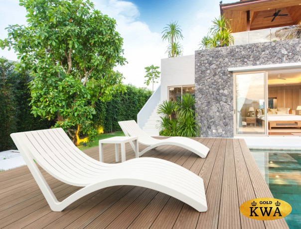 Шезлонг-лежак пластиковый