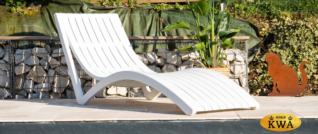 Шезлонг-лежак пластиковый