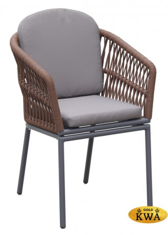 Кресло плетеное с подушками