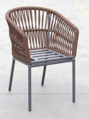 Кресло плетеное с подушками