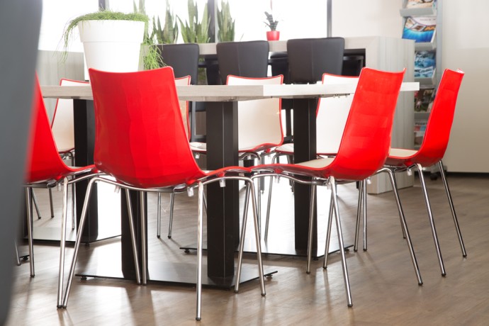 Стул пластиковый