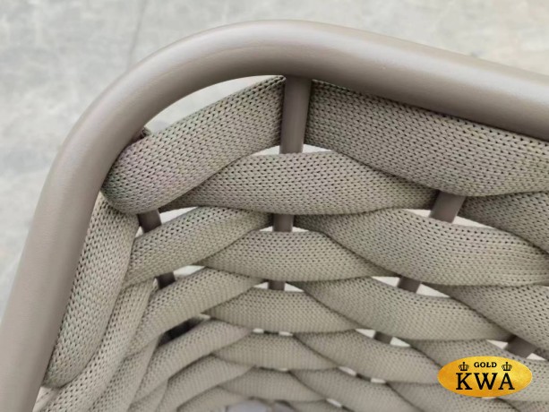 Кресло плетеное с подушками