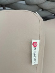 Кресло плетеное с подушками