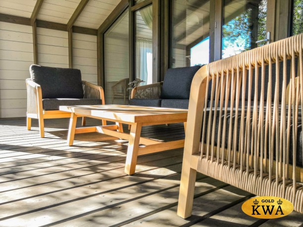 Лаунж зона LEONOREN с трехместным диваном и плетеным роупом