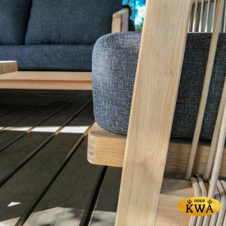 Лаунж зона LEONOREN с трехместным диваном и плетеным роупом