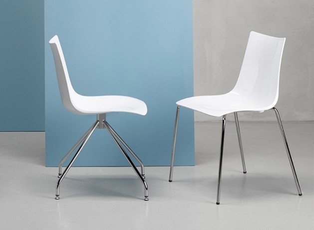 Стул пластиковый