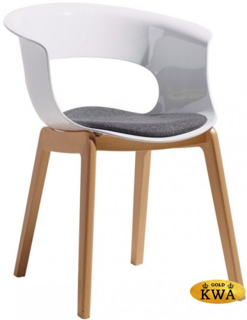 Кресло пластиковое с подушкой