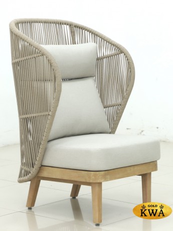 Лаунж-кресло плетеное с высокой спинкой