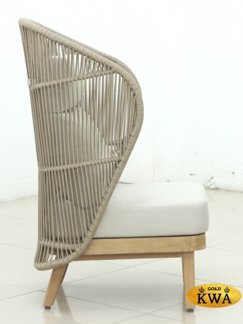 Лаунж-кресло плетеное с высокой спинкой