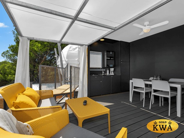 Диван пластиковый