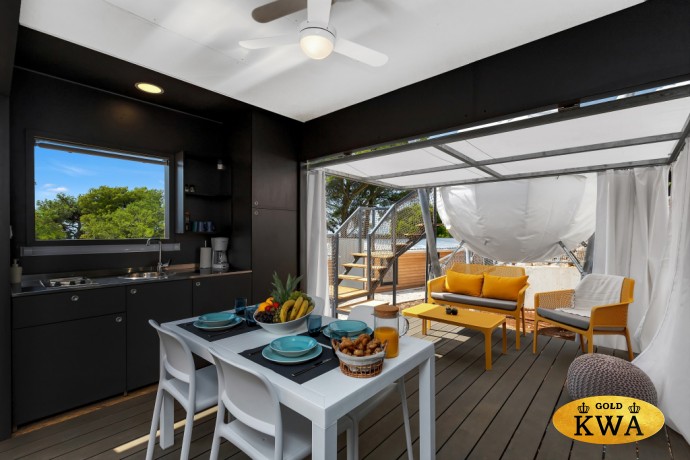 Диван пластиковый