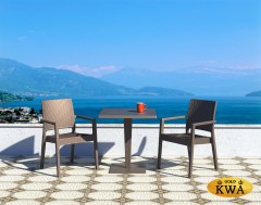 Кресло пластиковое плетеное