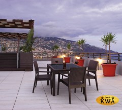 Кресло пластиковое плетеное