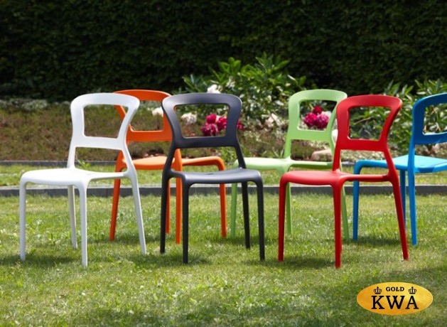 Стул пластиковый