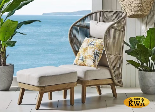 Лаунж-кресло плетеное с высокой спинкой и пуфом