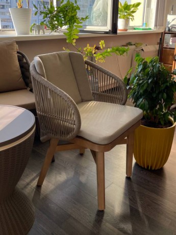 Кресло обеденное деревянное с подушками