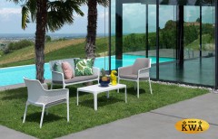 Столик пластиковый журнальный