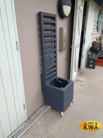 Вазон деревянный напольный с решеткой на колесиках