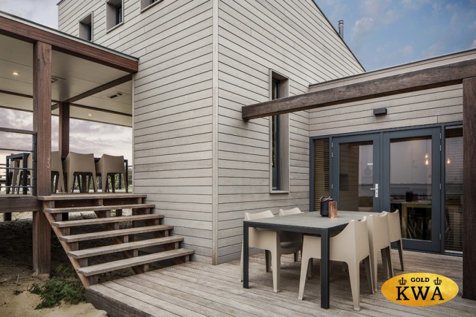 Кресло пластиковое