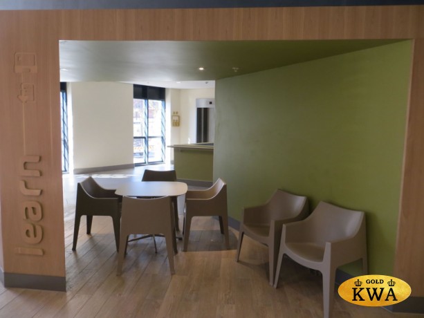 Кресло пластиковое