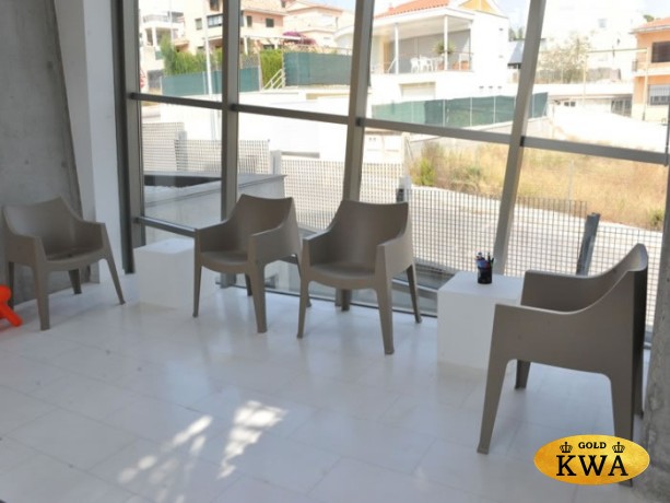 Кресло пластиковое