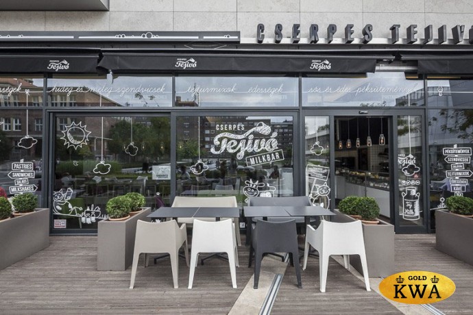 Кресло пластиковое