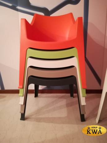 Кресло пластиковое