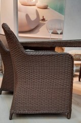 Кресло плетеное с подушками