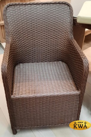 Кресло плетеное с подушками
