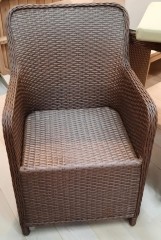 Кресло плетеное с подушками