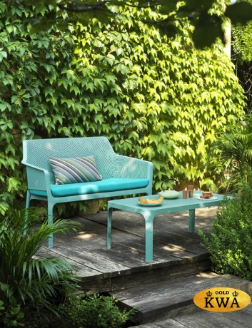 Столик пластиковый журнальный