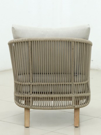 Кресло лаунж плетеное с подушками