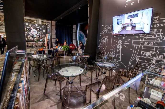 Стул прозрачный