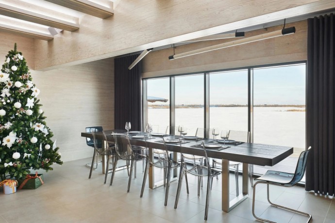 Стул прозрачный