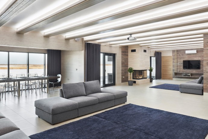 Стул прозрачный