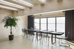 Стул прозрачный