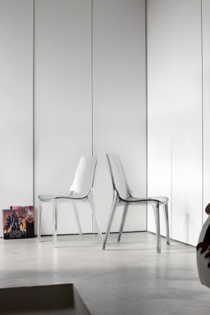 Стул прозрачный