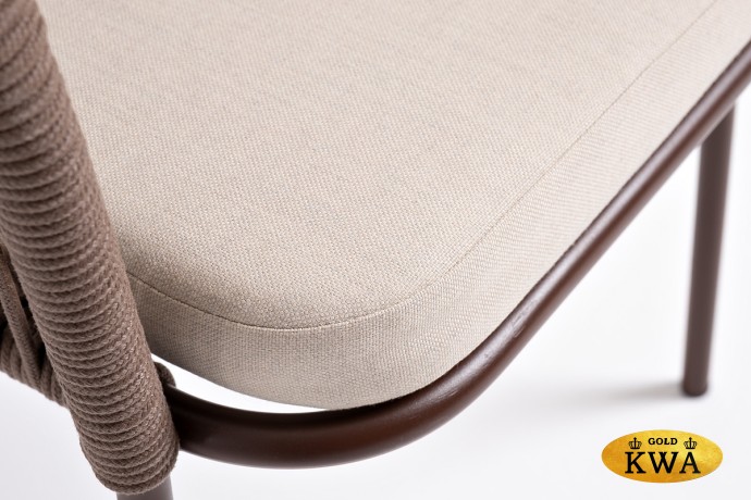 "Лион" стул плетеный из роупа, каркас из стали коричневый (RAL8016) муар, роуп коричневый круглый, ткань бежевая 15052