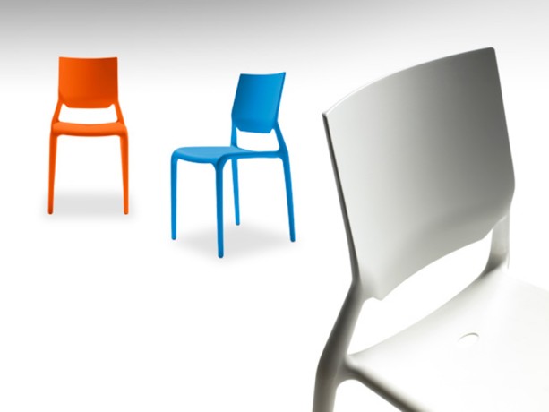 Стул пластиковый