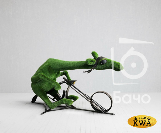 Топиари ландшафтная фигура Жираф-Байкер