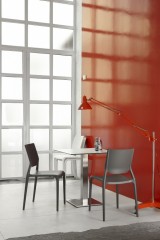 Стул пластиковый