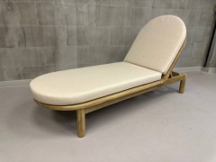 Шезлонг-лежак деревянный с матрасом (не для HoReCa)