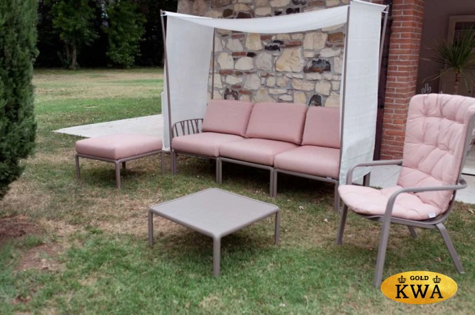 Столик пластиковый кофейный