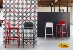 Стул пластиковый полубарный