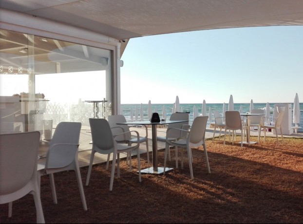 Кресло пластиковое