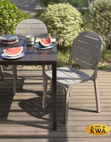 Стол пластиковый обеденный